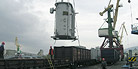 D&#233;chargement de la marchandise des wagons au port de Novorossiysk